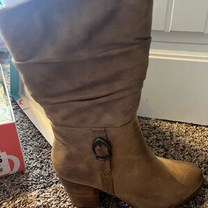 Bzees Women's Brown Heeled Boots